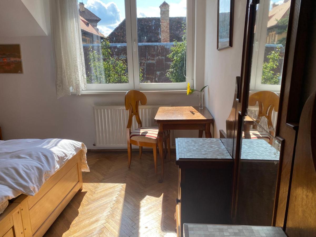 Rose'S Oldtown Apartment Μπρασόβ Εξωτερικό φωτογραφία